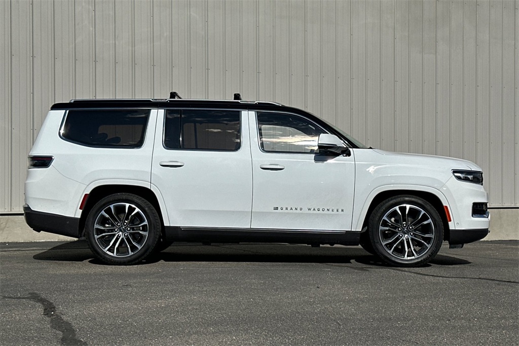 2022 Jeep Grand Wagoneer III photo 3