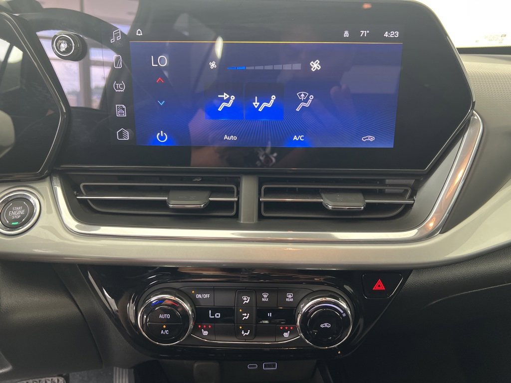 2025 Chevrolet Trax LT photo 12