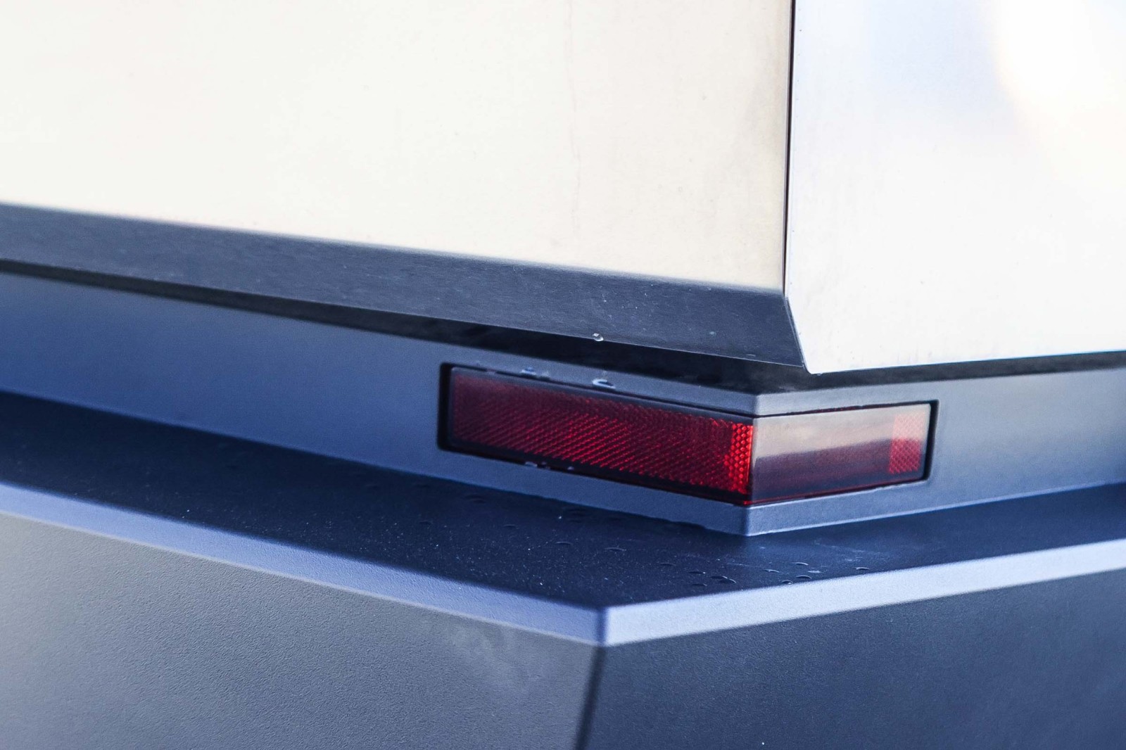 2025 Tesla Cybertruck photo 20