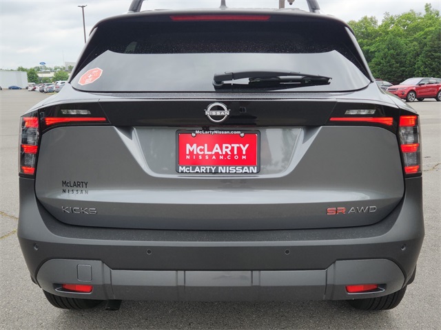 2025 Nissan Kicks SR photo 4