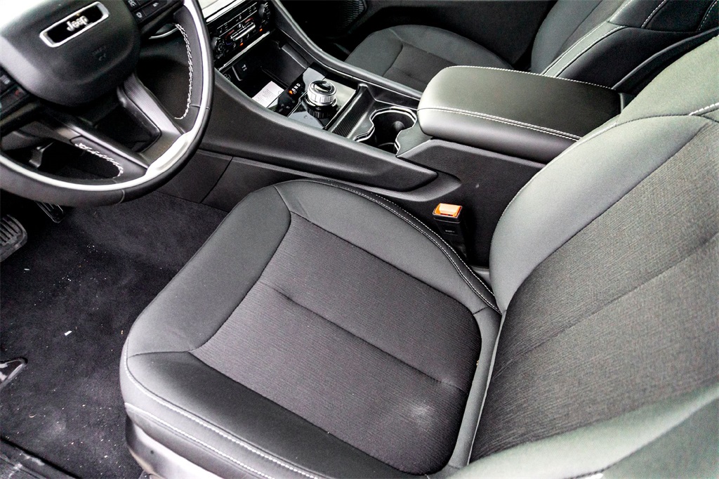 2025 Jeep Grand Cherokee Laredo X photo 10