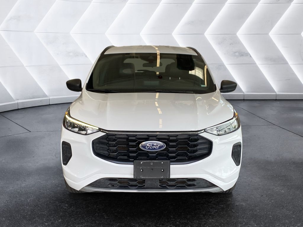 2023 Ford Escape ST-Line photo 2