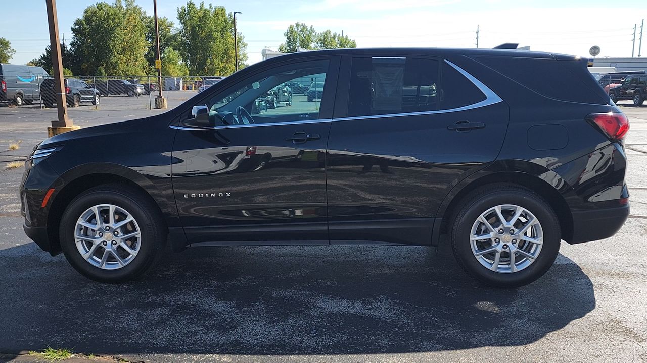 2024 Chevrolet Equinox LT photo 2