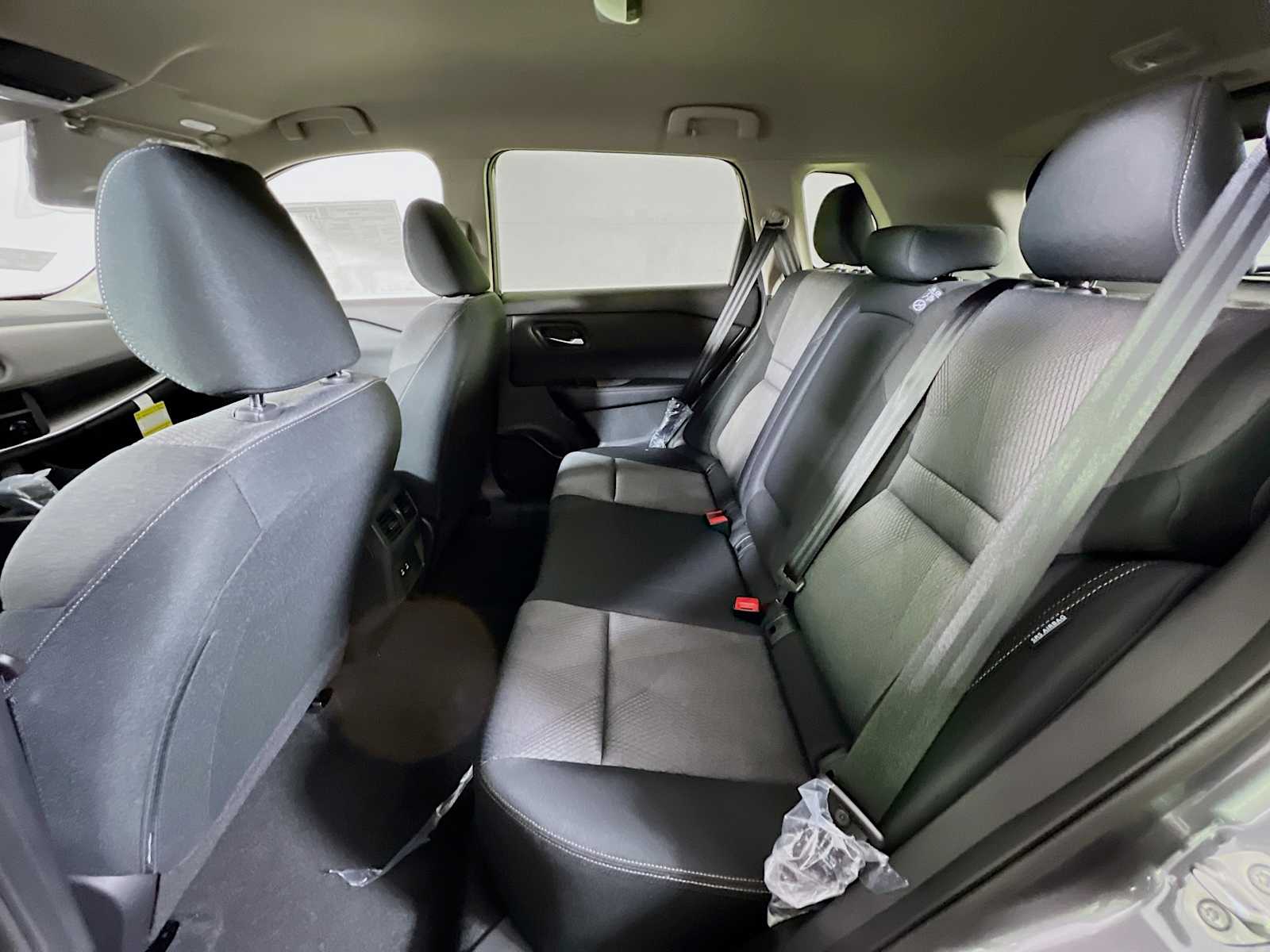 2025 Nissan Rogue SV photo 4