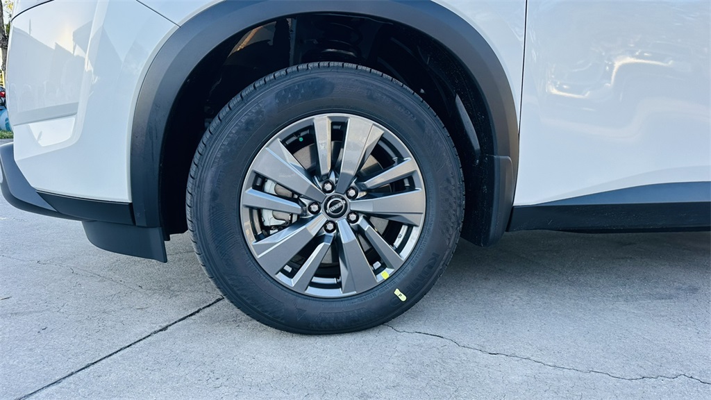 2025 Nissan Pathfinder SV photo 8