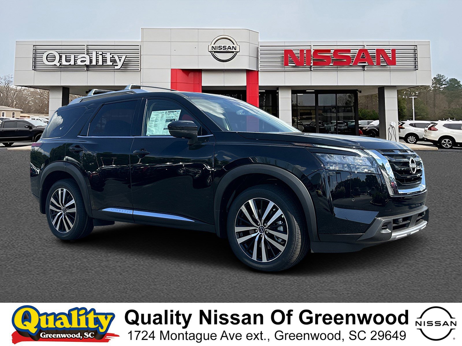 2025 Nissan Pathfinder Platinum's photo