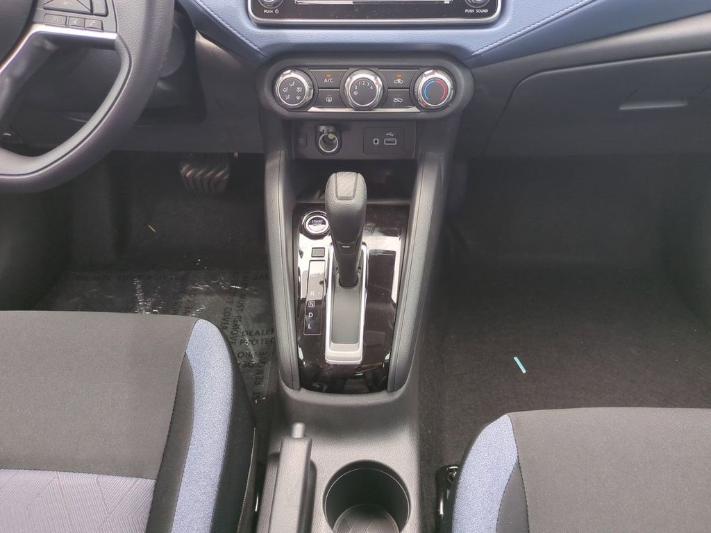 2025 Nissan Versa SV photo 17