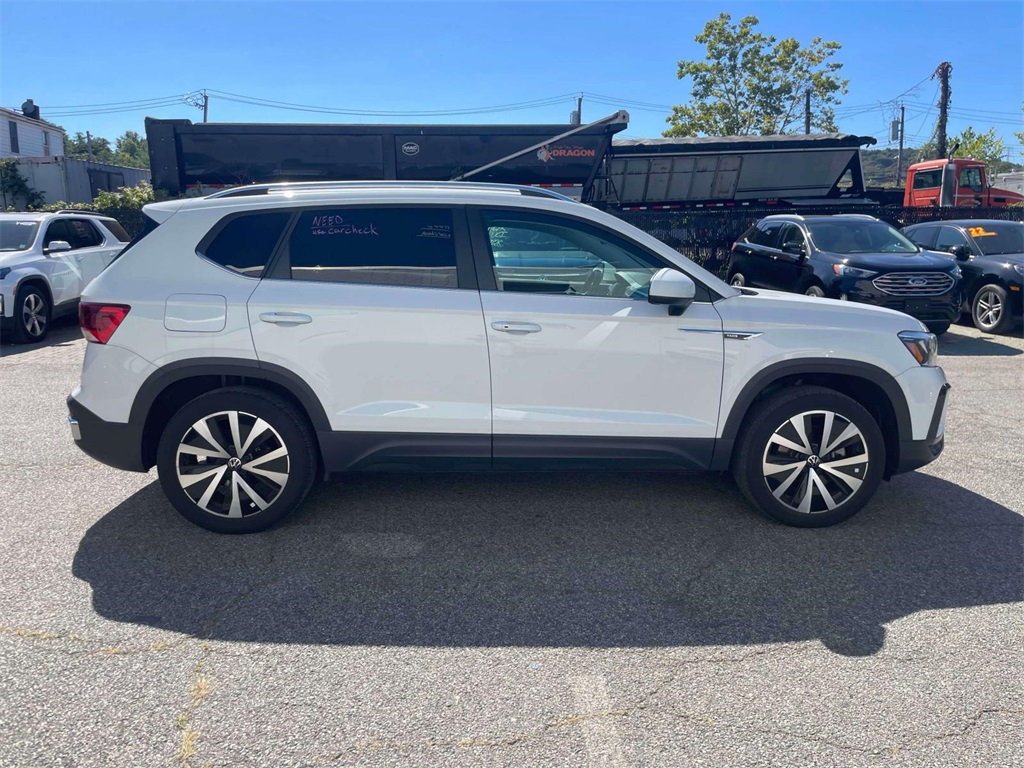 2023 Volkswagen Taos SE photo 4