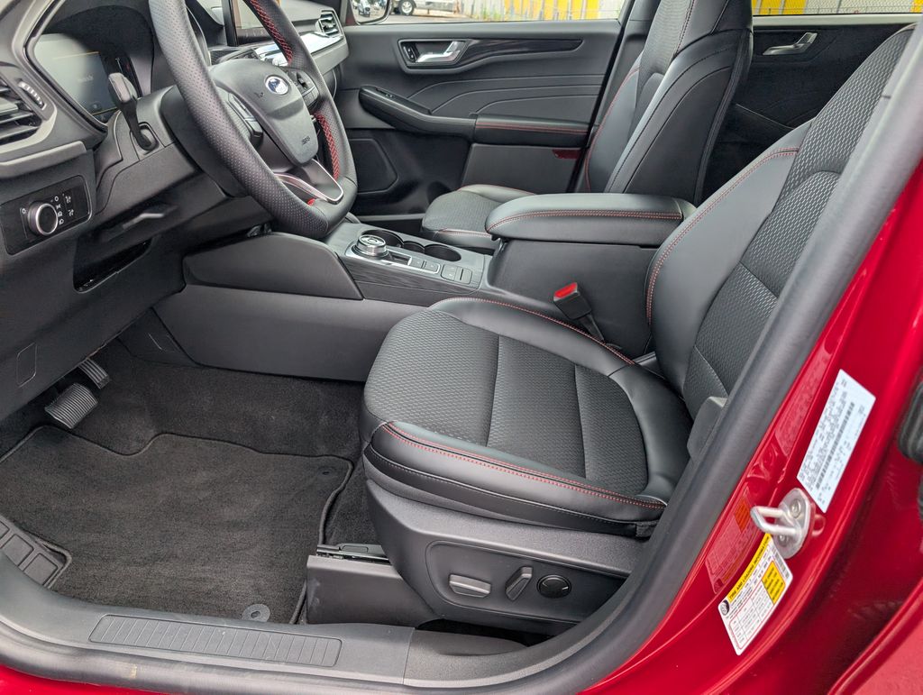 2025 Ford Escape ST-Line photo 7