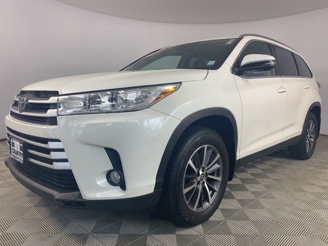 2019 Toyota Highlander XLE photo 2