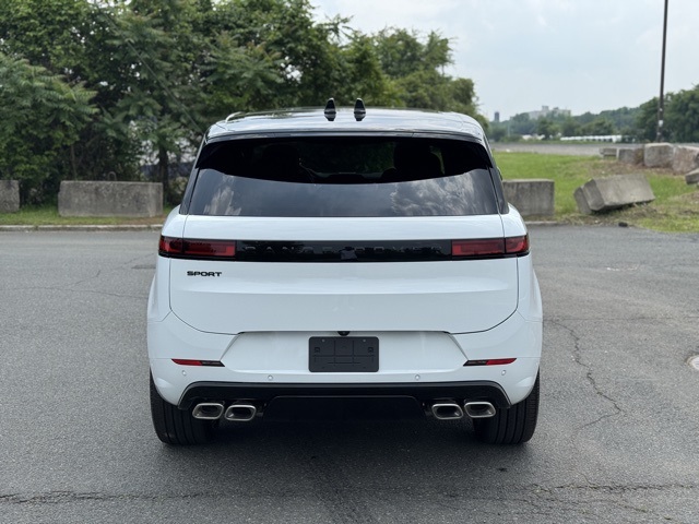 2025 Land Rover Range Rover Sport SE photo 4