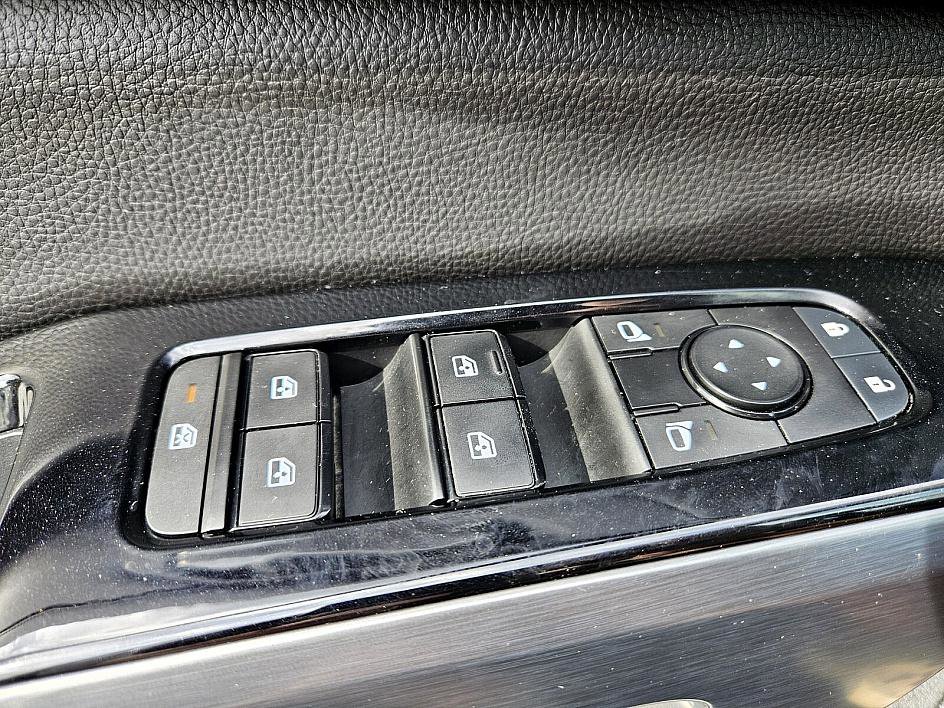 2023 Nissan Pathfinder SL photo 27