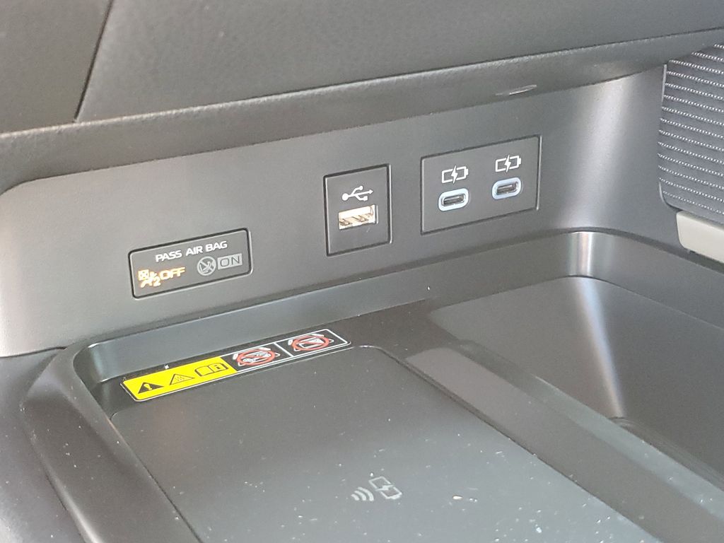2025 Toyota Camry SE photo 27