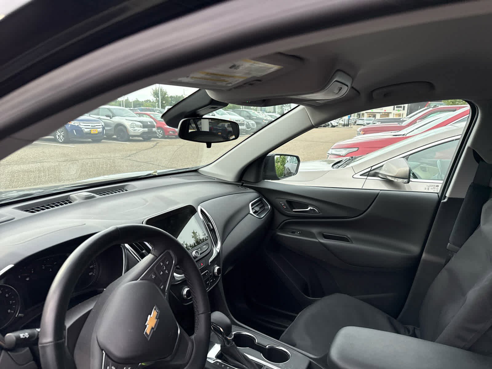 2024 Chevrolet Equinox LT photo 3