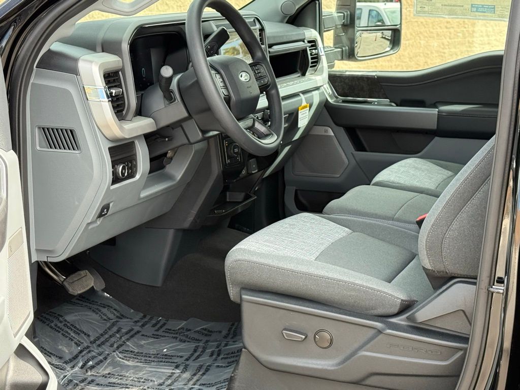 2026 Ford F-250 XLT photo 7