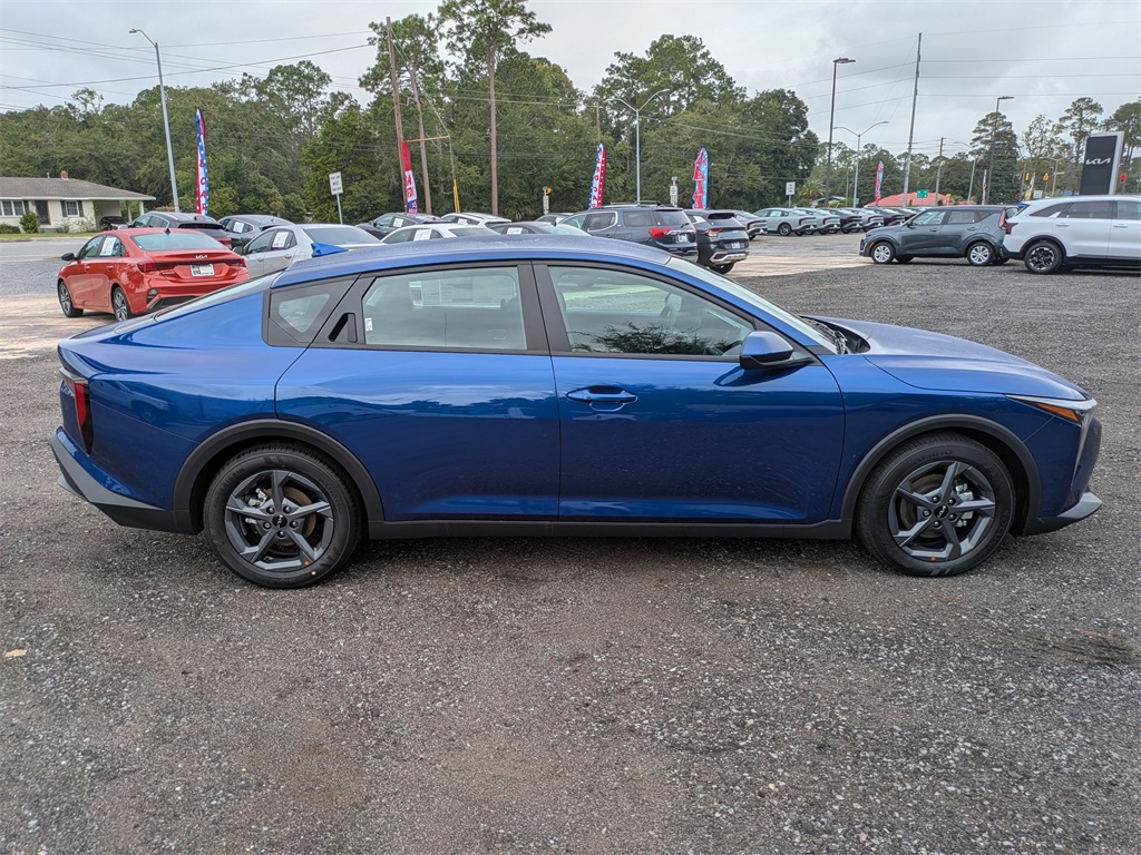 2025 Kia K4 LXS photo 2