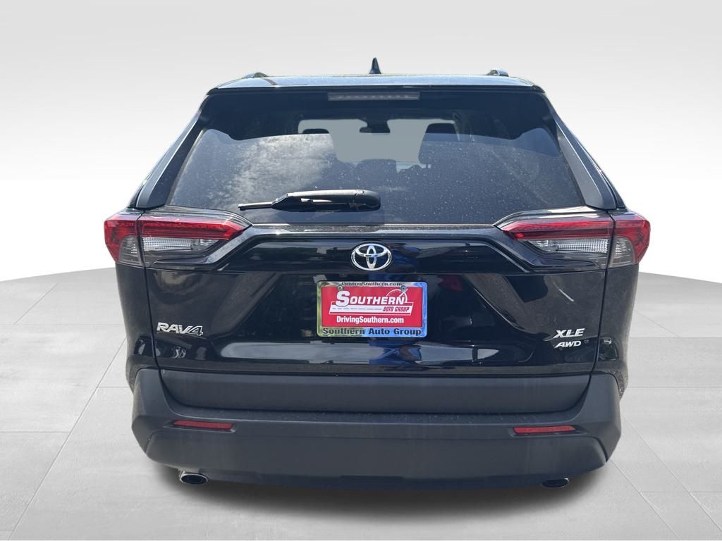 2022 Toyota RAV4 XLE photo 12