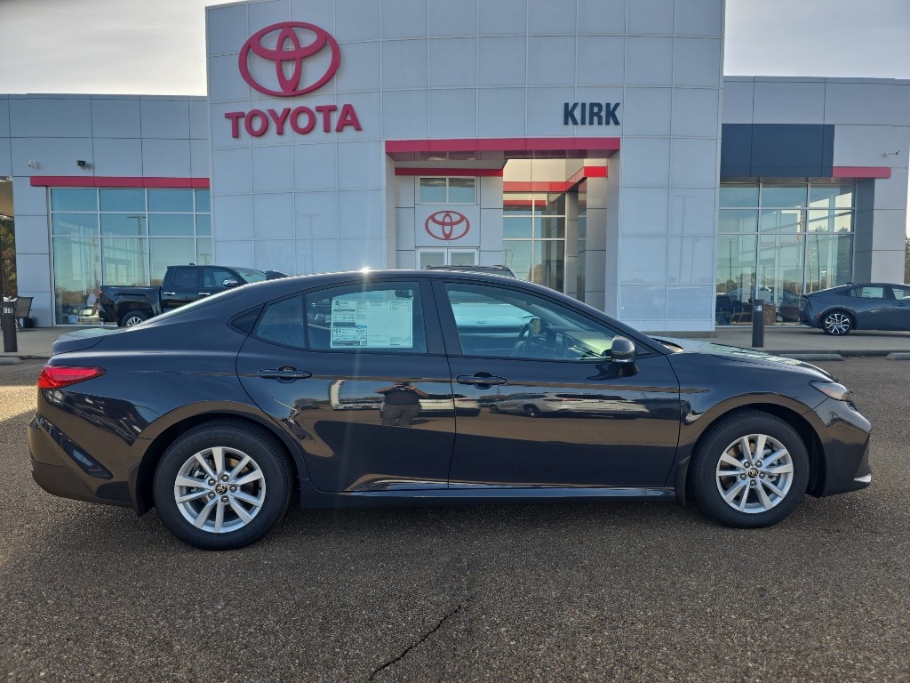 2026 Toyota Camry LE's photo