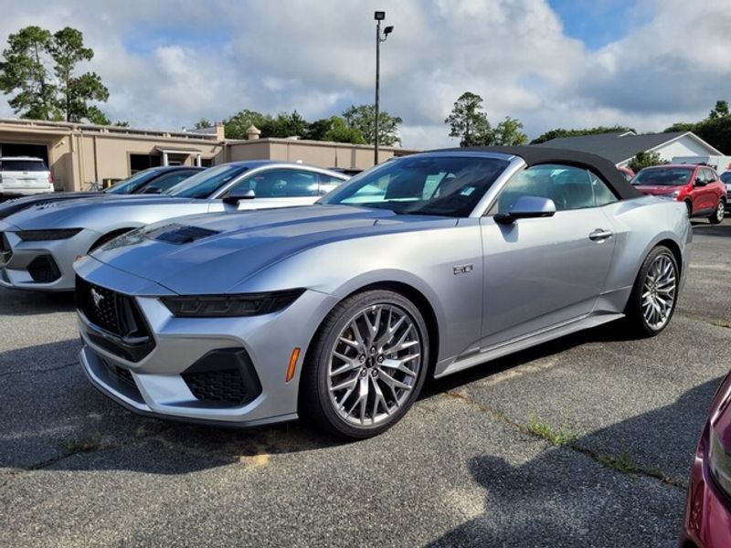 2025 Ford Mustang GT Premium Convertible photo 3