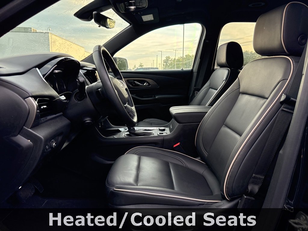 2023 Chevrolet Traverse Premier photo 2