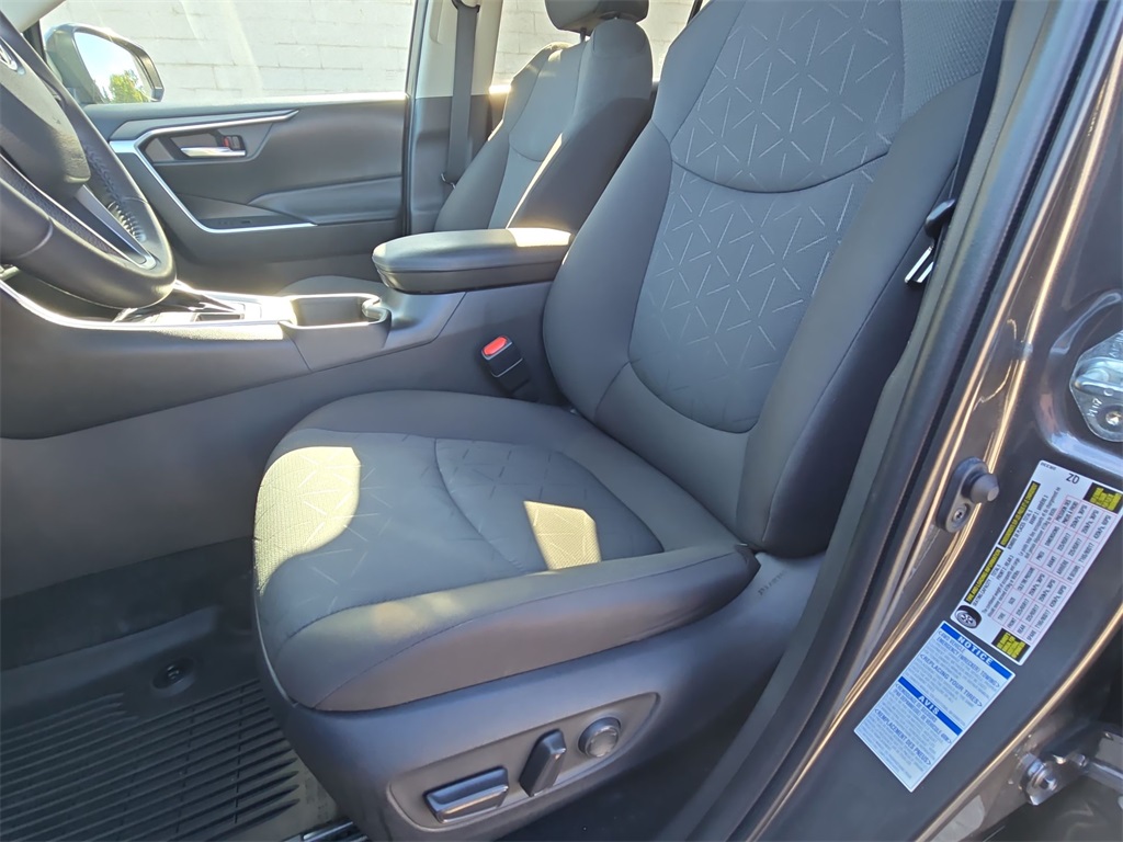 2022 Toyota RAV4 XLE photo 17