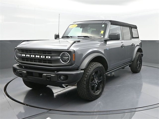 2023 Ford Bronco 4-Door Black Diamond's photo