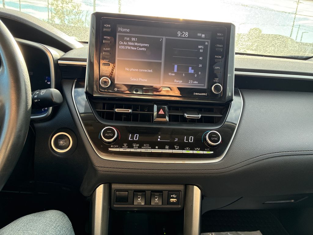 2022 Toyota Corolla Cross XLE photo 11