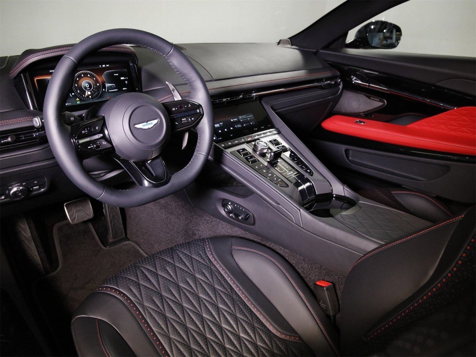 2024 Aston Martin DB12 photo 2