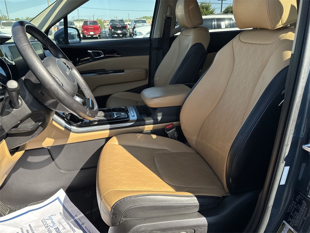 2023 Kia Carnival EX photo 17