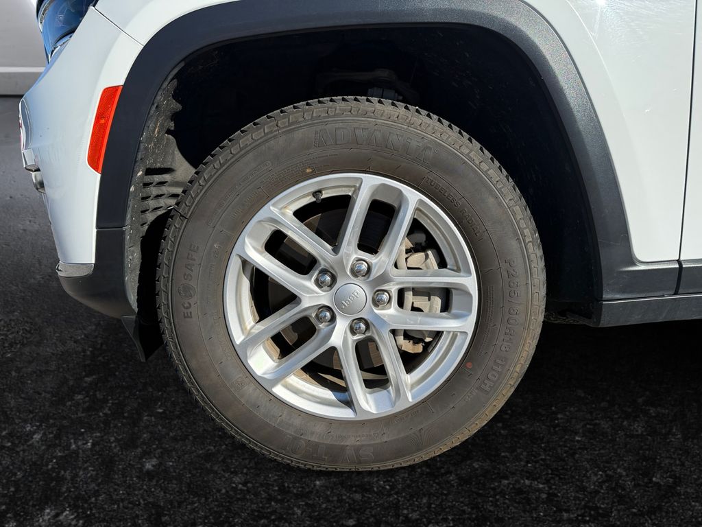 2023 Jeep Grand Cherokee Laredo photo 24