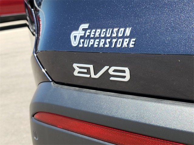 2026 Kia EV9 Light Long Range photo 4