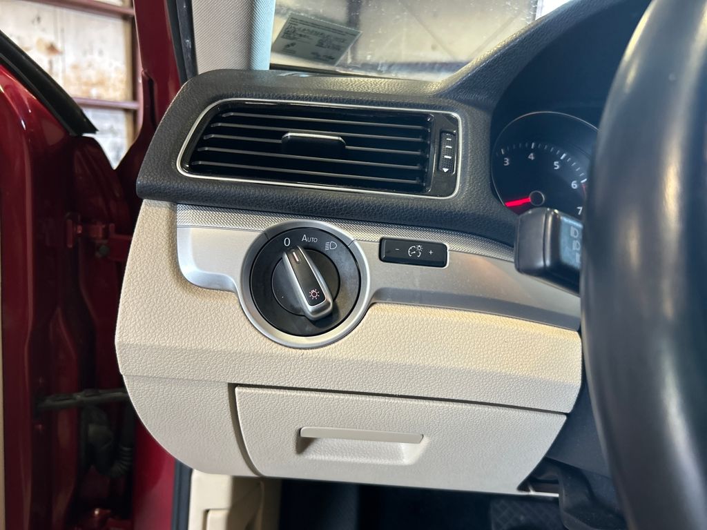 2019 Volkswagen Passat 2.0T Wolfsburg Edition photo 20
