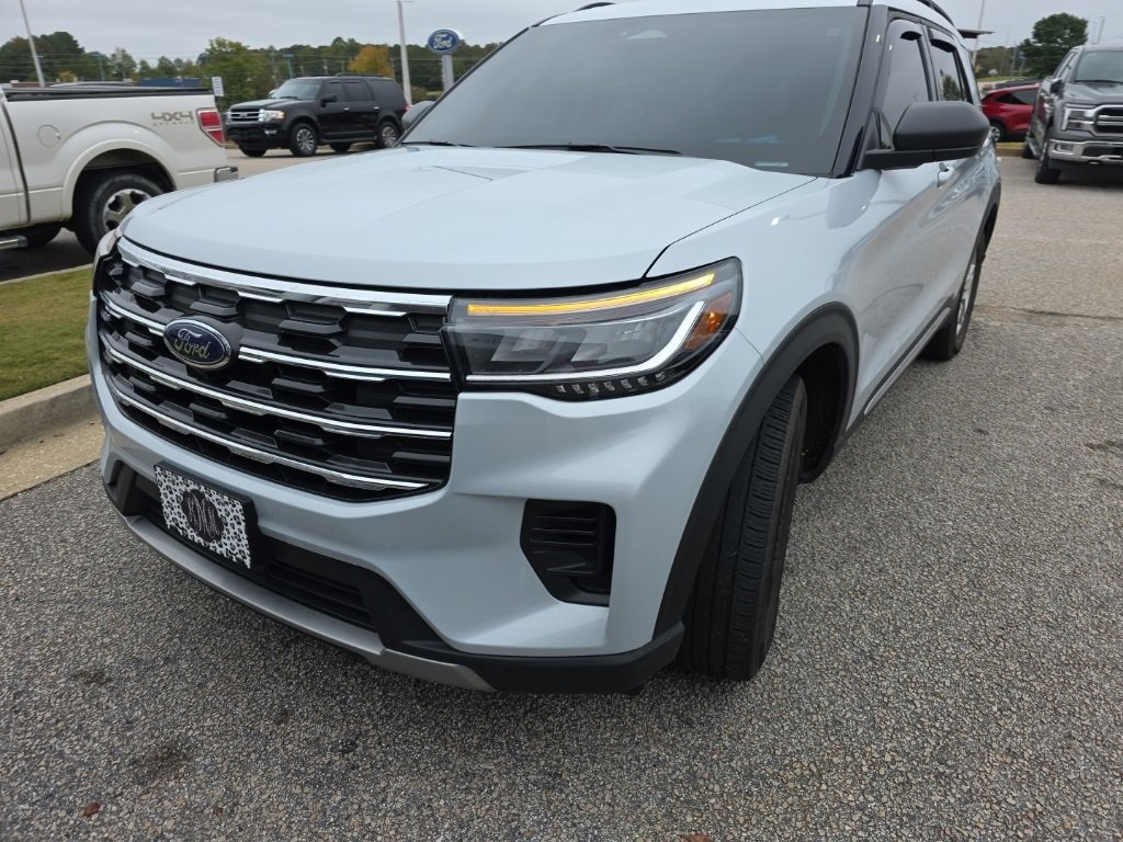 2025 Ford Explorer photo 4