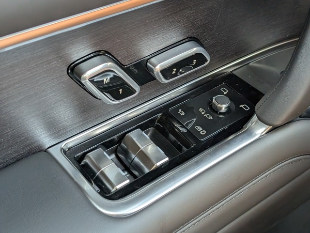 2025 Land Rover Range Rover SE photo 21