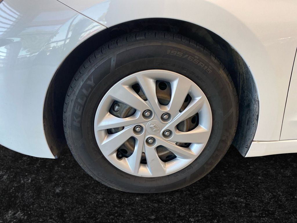 2019 Hyundai Elantra SE photo 21