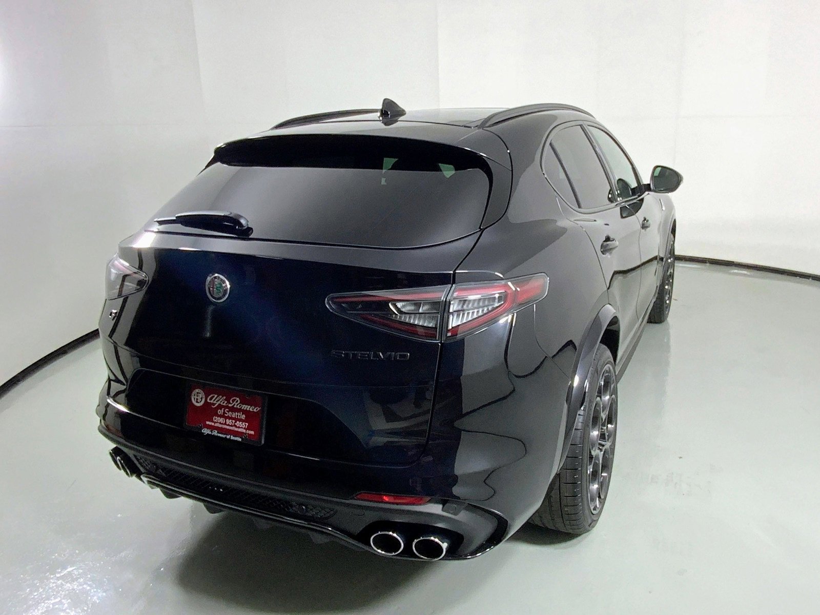2024 Alfa Romeo Stelvio Quadrifoglio photo 2