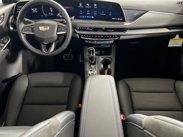 2025 Cadillac XT4 Sport photo 2