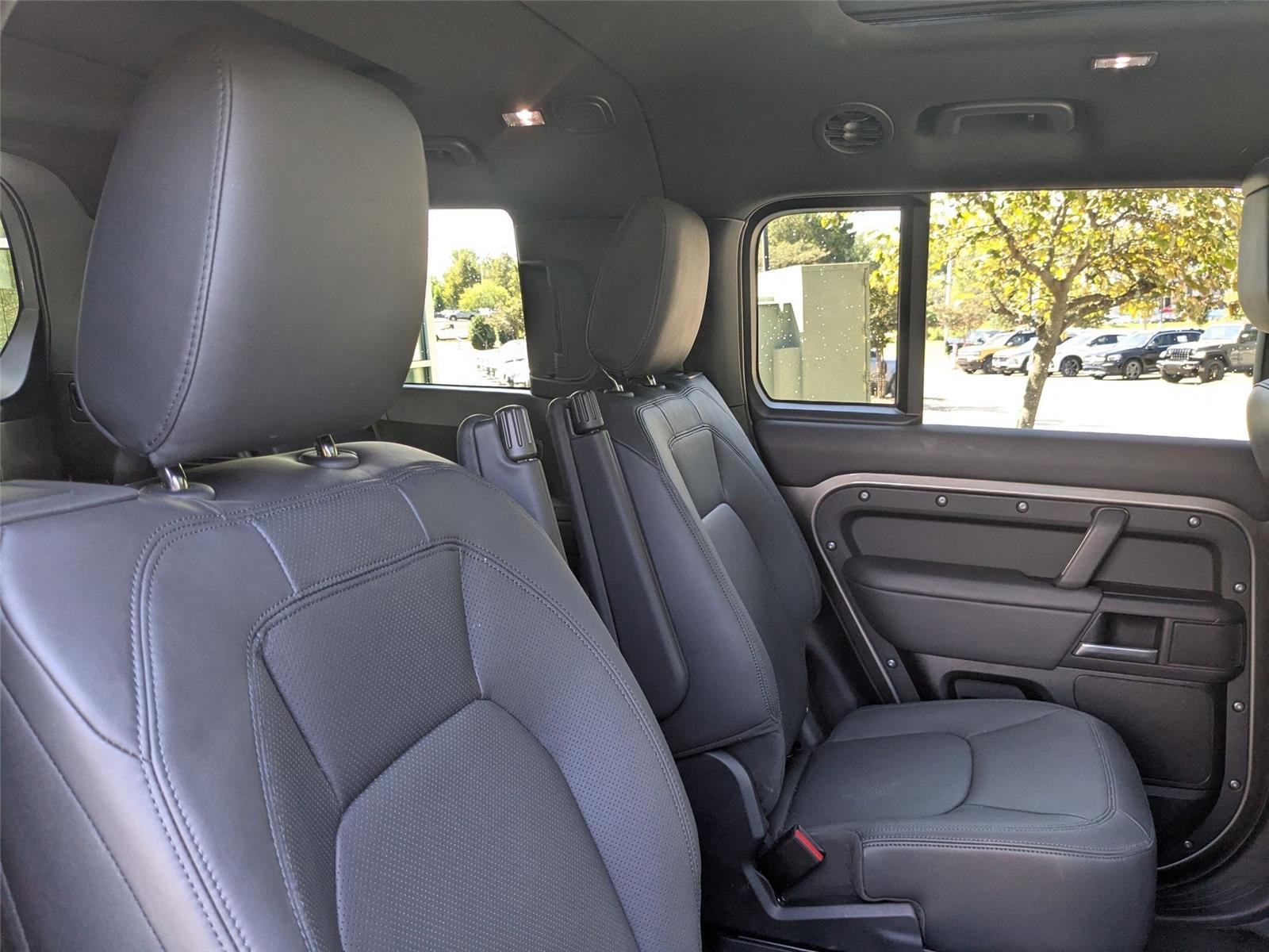 2025 Land Rover Defender S photo 13
