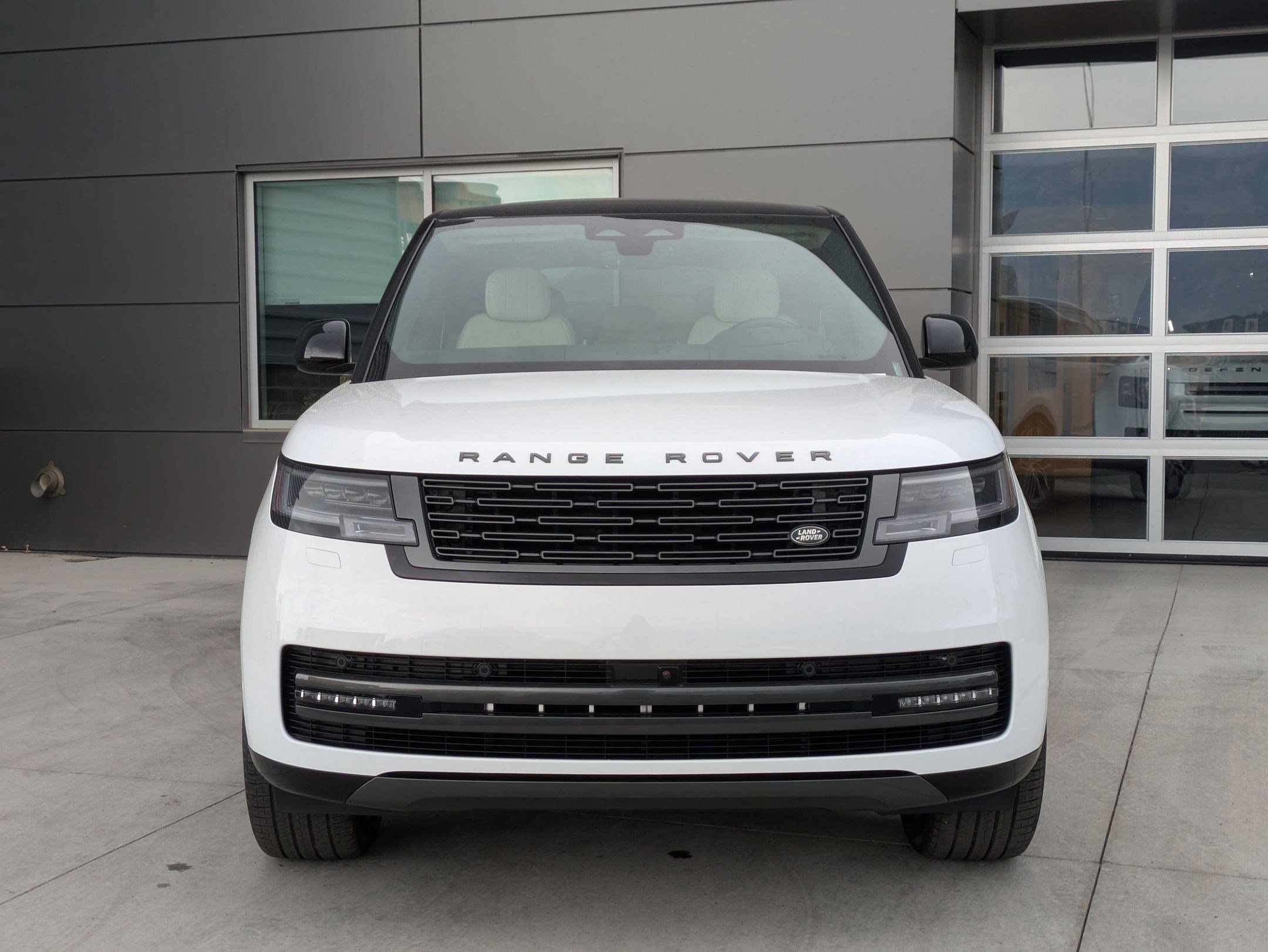 2025 Land Rover Range Rover SE photo 2