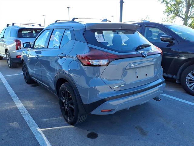 2022 Nissan Kicks SR photo 3