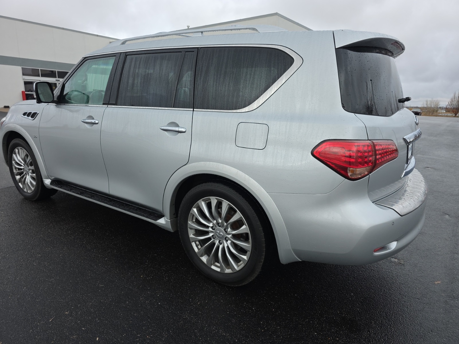 2017 Infiniti QX80 photo 4