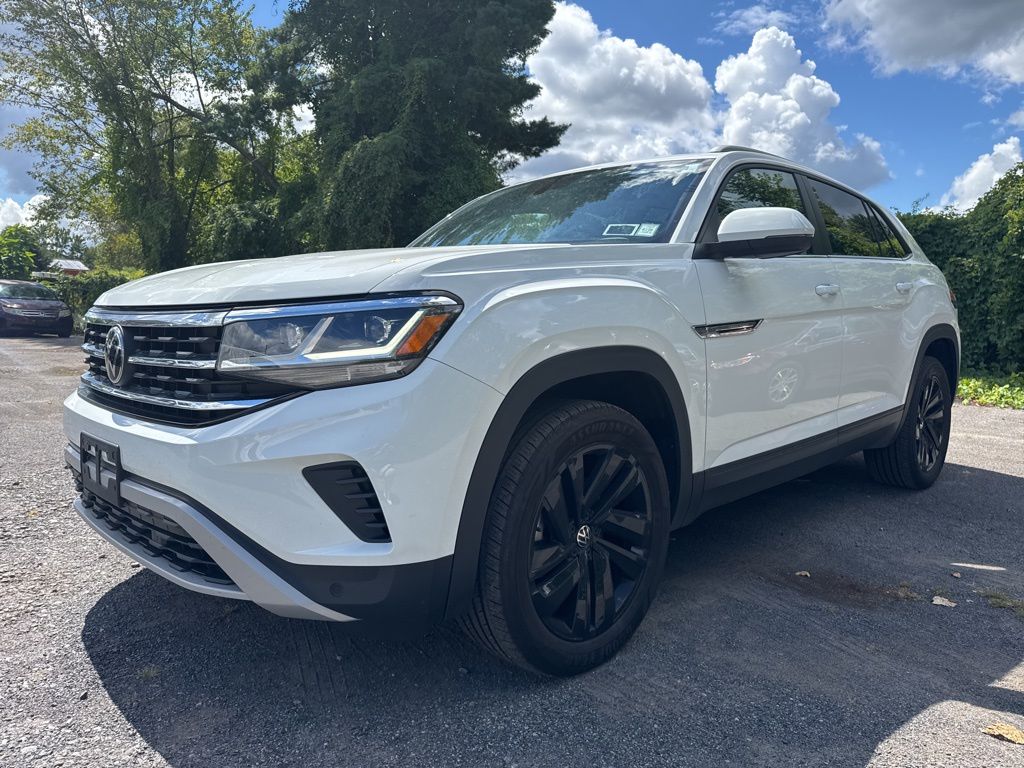 2022 Volkswagen Atlas Cross Sport SE Technology photo 3