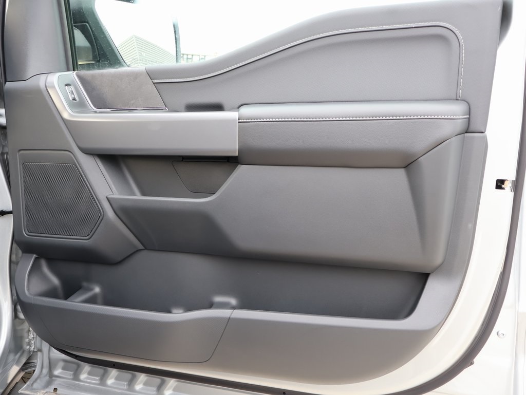 2025 Ford F-150 XLT photo 8