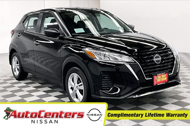 2025 Nissan KICKS PLAY Base's photo