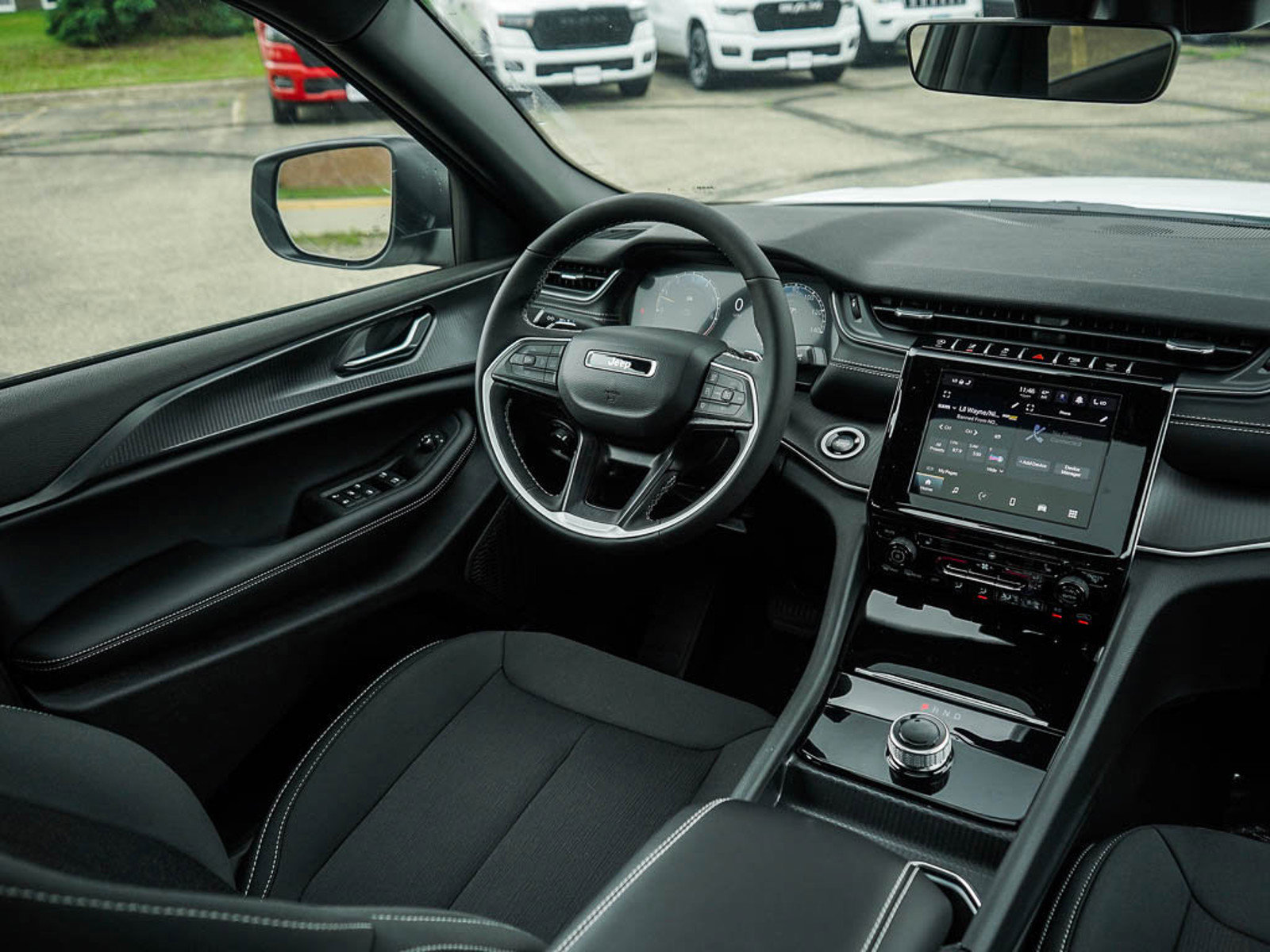 2025 Jeep Grand Cherokee Laredo X photo 11