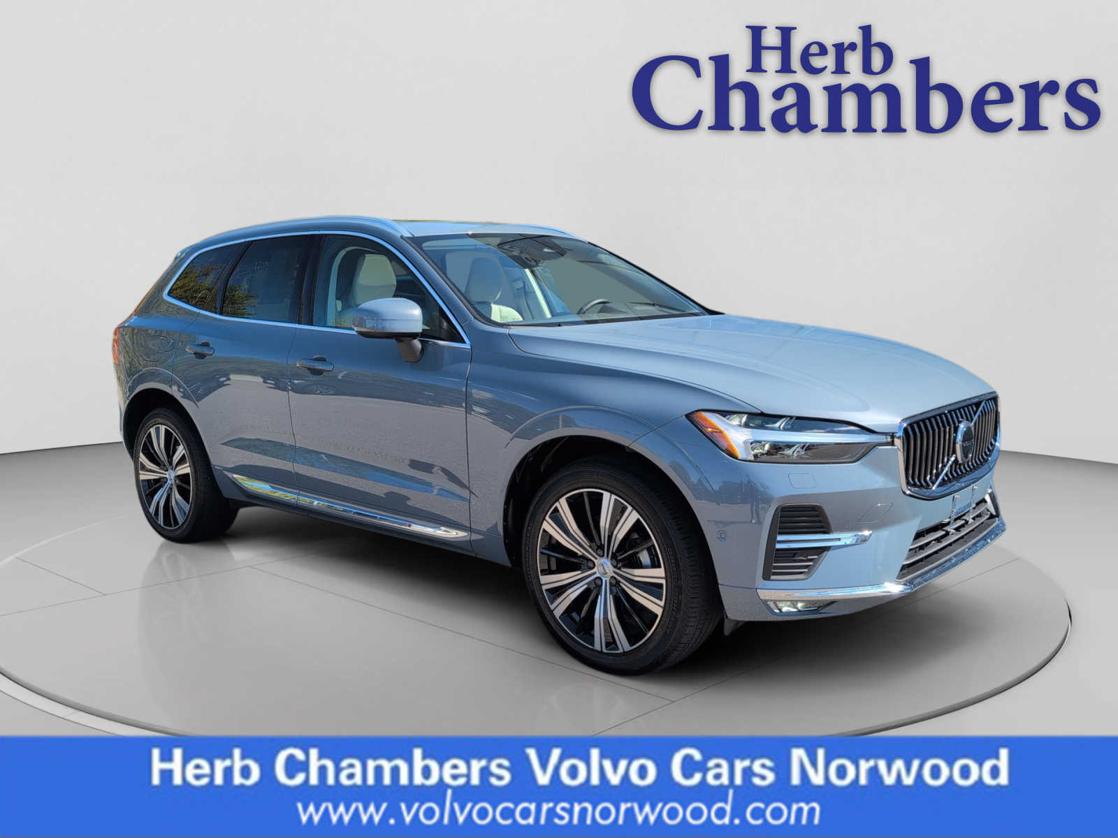 2023 Volvo XC60 Plus's photo