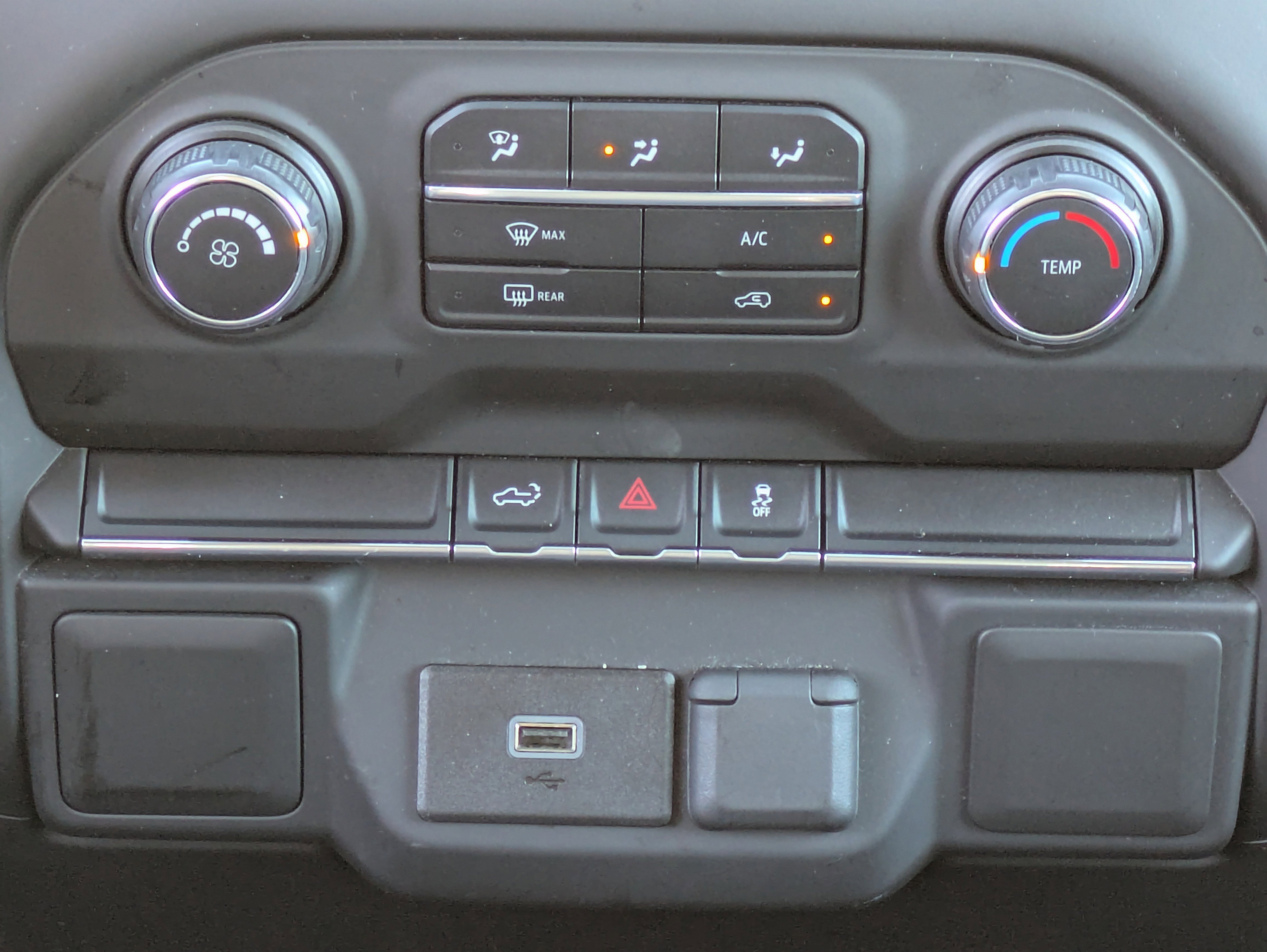 2020 Chevrolet Silverado 1500 Custom photo 3