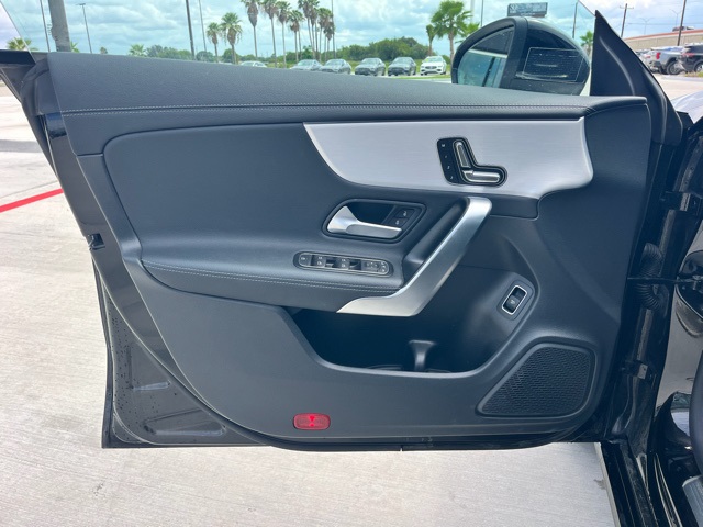 2025 Mercedes Benz CLA 250 photo 8