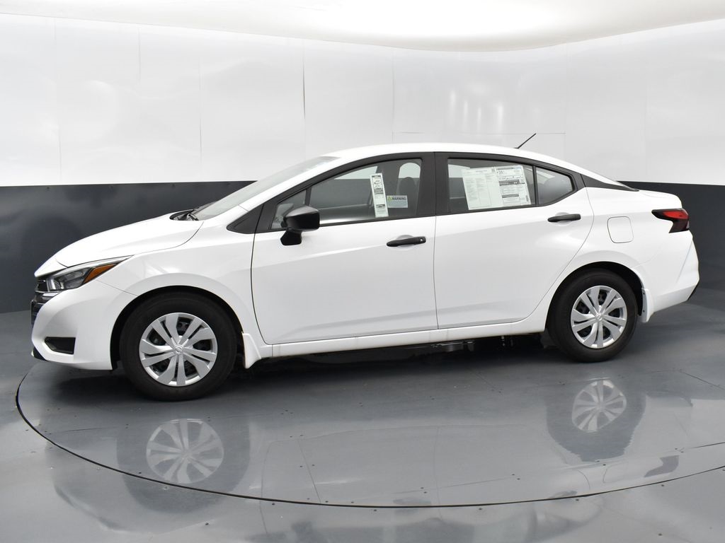 2025 Nissan Versa 1.6 S photo 2