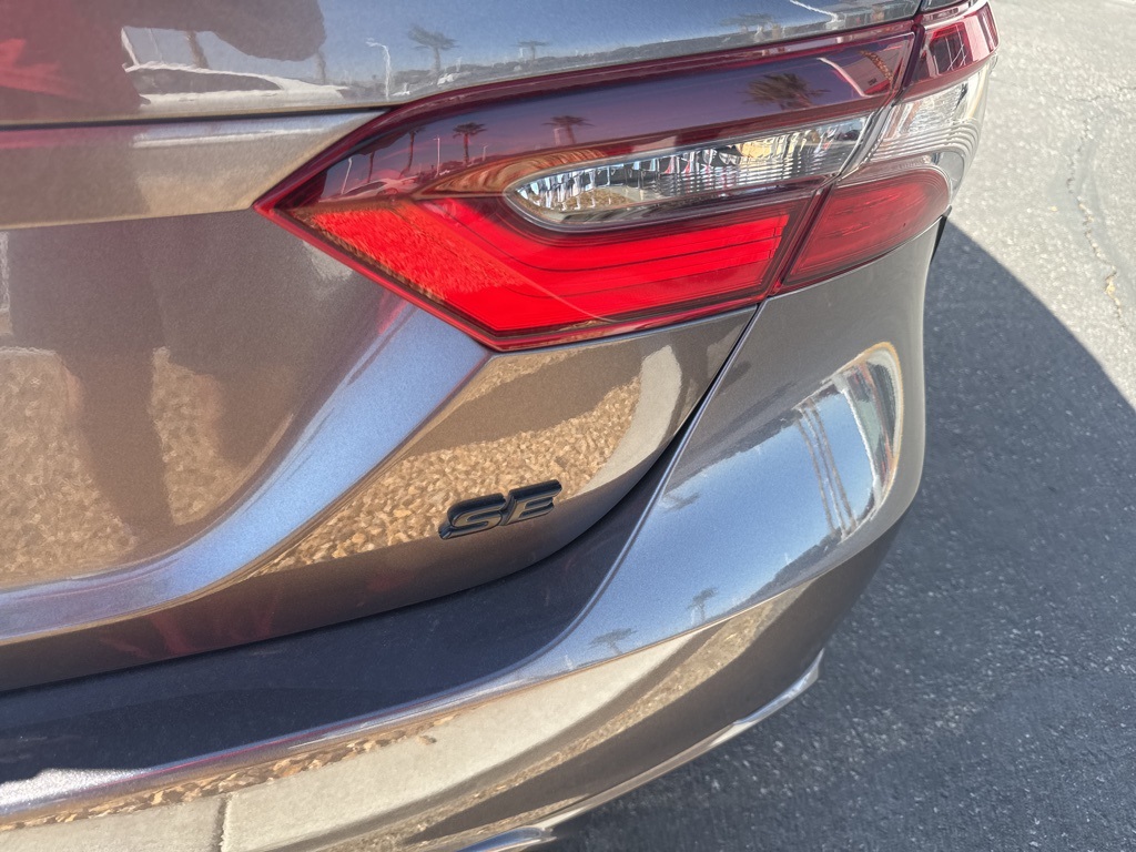 2022 Toyota Camry SE photo 8